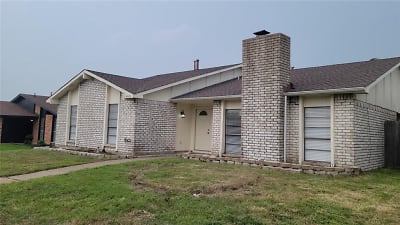 4901 Roberts Dr - The Colony, TX