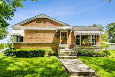 8351 N Oleander Ave - Niles, IL