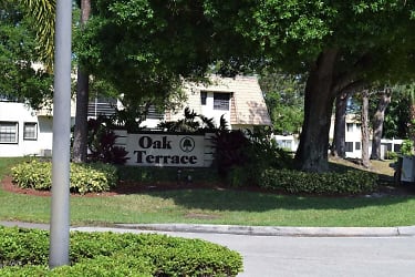 4317 Oak Terrace Dr - Greenacres, FL