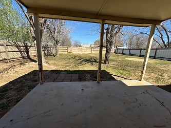 831 Swinging Spear Rd - Roswell, NM