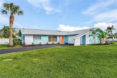 15699 Candle Dr - Fort Myers, FL