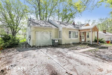 5605 Sterling Ave - Raytown, MO