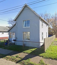 1616 Bank Pl SW - Canton, OH