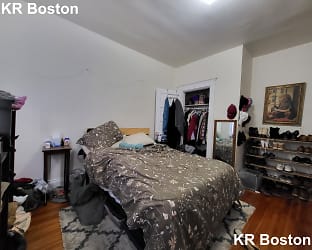 1377 Commonwealth Ave unit 5 - Boston, MA