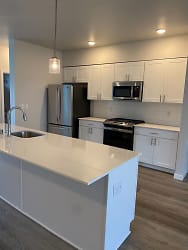 Chambers Reserve Townhomes 3 And 4 Bedroom Townhomes In Lacey! - Lacey, WA
