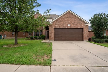 5841 Pearl Oyster Ln - Fort Worth, TX