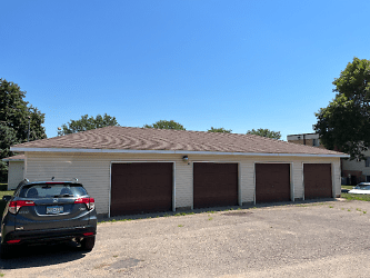 810 Ronell St - Saint Peter, MN