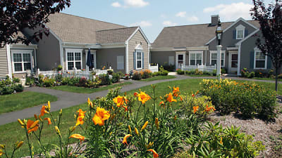 Hillcrest - Senior 62+ Community Apartments - South Windsor, CT