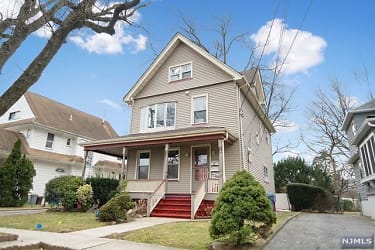 17 W Pierrepont Ave #1 - Rutherford, NJ