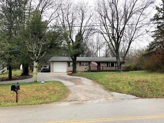 392 Old Mail Rd - Crossville, TN