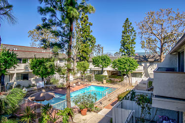 Brentwood Suntree Apartments - La Palma, CA