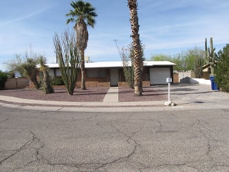 8245 E Koralee Pl - Tucson, AZ