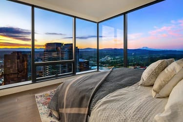 Two Lincoln Tower Apartments - Bellevue, WA