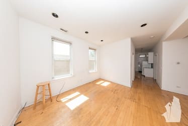 2318 N Southport Ave unit 3R - Chicago, IL