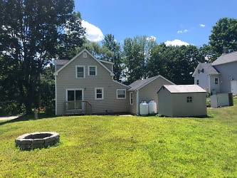 135 Tolend Rd - Dover, NH