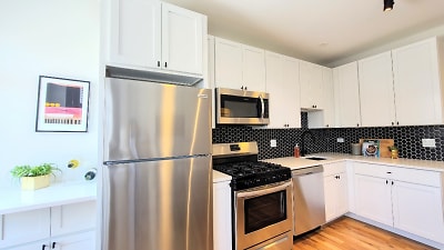 656 W Wrightwood Ave unit CL-306 - Chicago, IL