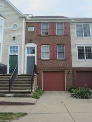 8230 Chester Pkwy Apartments - Cleveland, OH