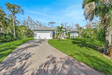 589 12th Ave NW - Naples, FL
