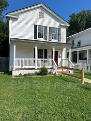 104 Lee Avenue (A) - Colonial Heights, VA