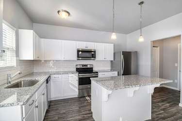 1801 Bluff Ridge Ct - Portage, MI