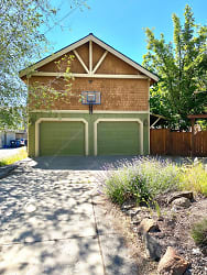1443 NW 7th St - Bend, OR