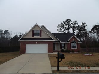 132 Tadcaster Ct - Raeford, NC