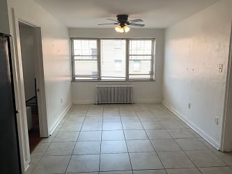 5506 Fifth Ave unit 306D - Pittsburgh, PA