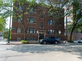 2540 N Racine Ave - Chicago, IL