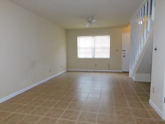 5320 NW 20th Ct - Gainesville, FL
