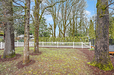 1270 Parkway Dr NW - Salem, OR