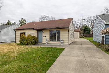 9068 Lake Overlook Dr - Mentor, OH