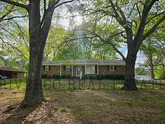 803 City Lake Dr NW - Russellville, AL