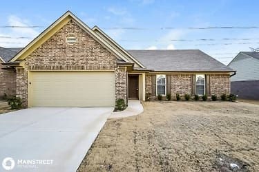 8792 Smith Ranch Dr - Southaven, MS