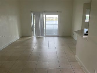 3409 NW 44th St #204 - Lauderdale Lakes, FL