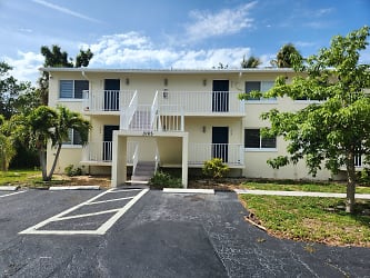 3165 Royalston Ave unit 103 - Fort Myers, FL