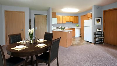 The Village At Essex Park Apartments - Rochester, MN