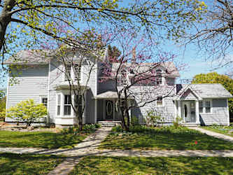 418 2nd St #1 - Manistee, MI