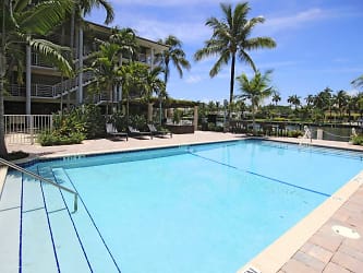 Royal Colonial Apartments - Boca Raton, FL