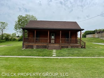 677 Southlawn Dr - Shelbyville, KY