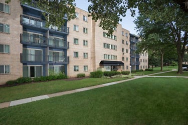 Woodmont Park Apartments - Alexandria, VA