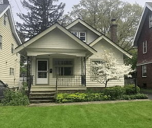 3299 Hyde Park Ave - Cleveland Heights, OH