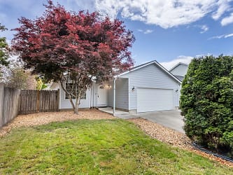 10130 NW Chamberlain Pl - North Plains, OR