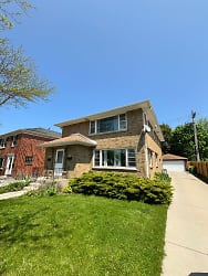 4014 N Newhall St - Shorewood, WI