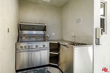 6615 Franklin Ave unit 221 - Los Angeles, CA