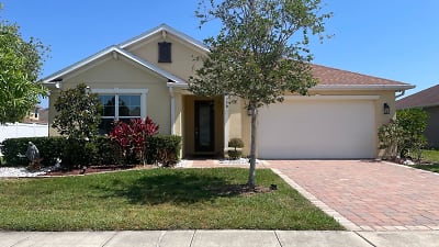 5001 Whistling Wind Ave - Kissimmee, FL