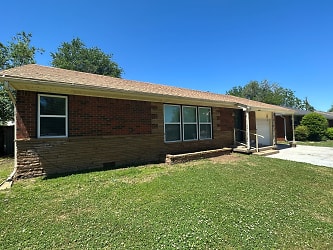2119 Murray Dr - Midwest City, OK