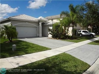 7953 NW 70th Ave - Parkland, FL