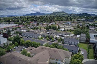 1928 5th St - Springfield, OR