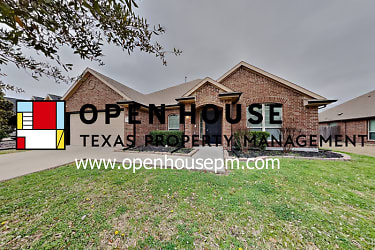1129 Woods Rd - Forney, TX