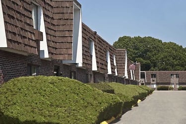 Sandy Lane Apartments - Warwick, RI